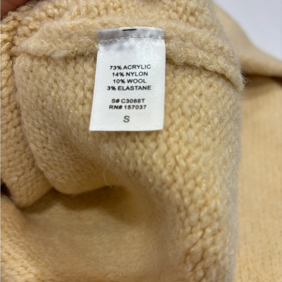 NWT “Send the Link” Yellow Soft V-Neck Sweater - Women’s Small - Picture 6 of 6